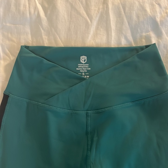 Born Primitive v-cut waistband leggings. Squat proof! - Picture 3 of 7